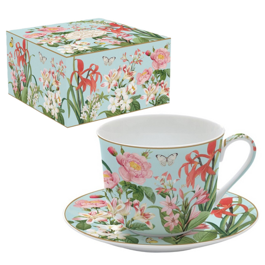 Taza con plato de flores para desayuno
